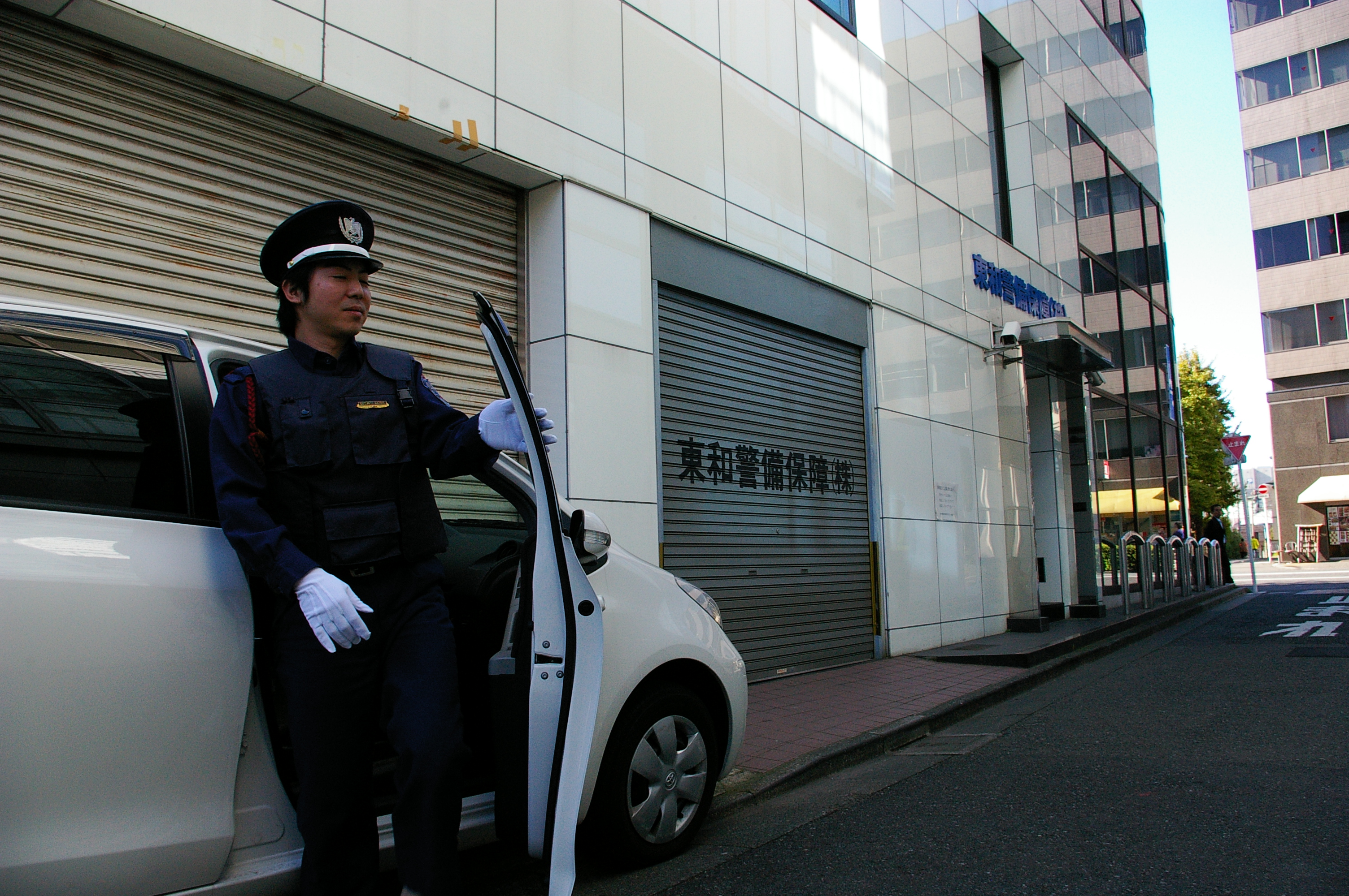 東和警備保障  株式会社